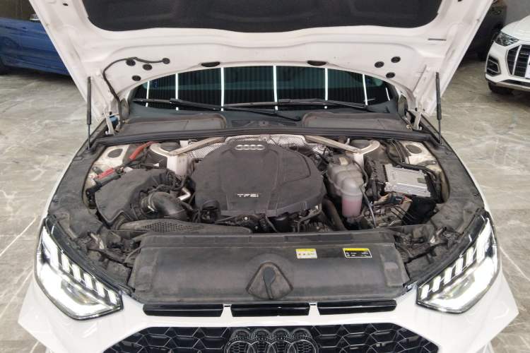 Used Audi A4L 2022 40 TFSI Fashion Dynamic Model Engine Bay
