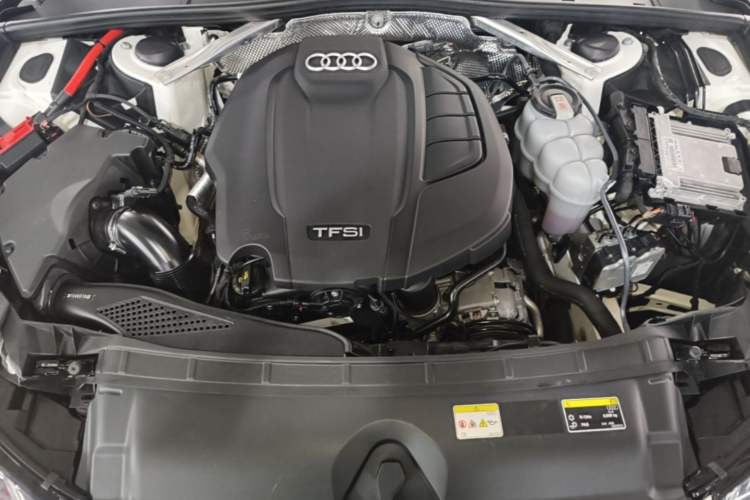 Used Audi A4L 2022 40 TFSI Fashion Dynamic Model Engine Bay