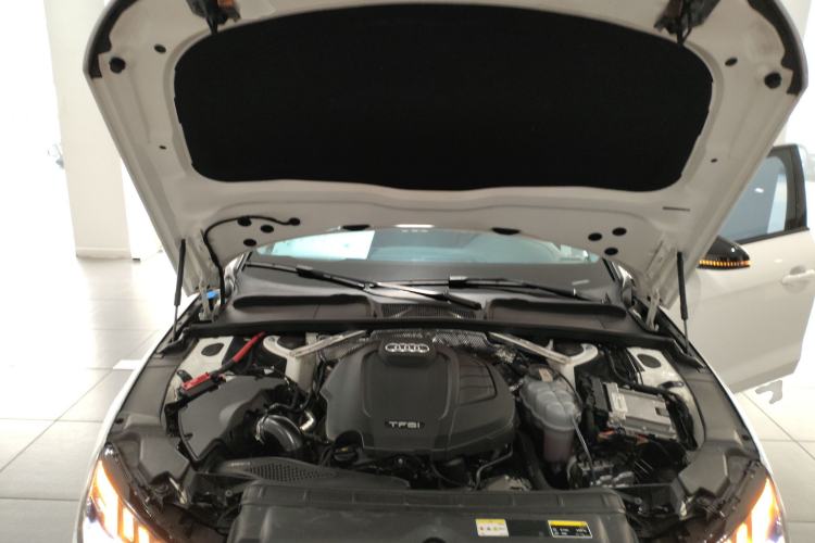 Used Audi A4L 2022 40 TFSI Luxury Dynamic Model Engine Bay