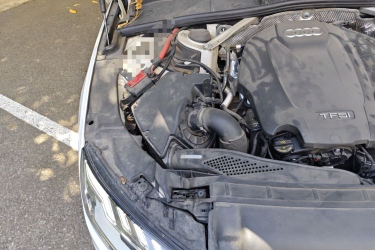 Used Audi A4L 2022 40 TFSI Luxury Dynamic Model Engine Bay Right