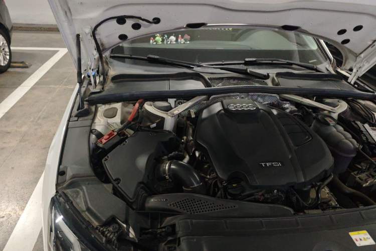 Used Audi A4L 2022 40 TFSI Luxury Dynamic Model Engine Bay Right