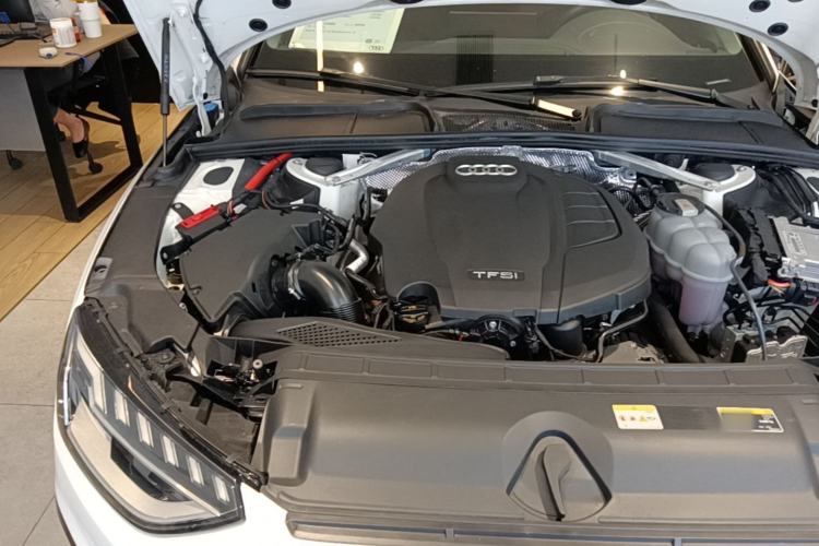 Used Audi A4L 2022 40 TFSI Luxury Dynamic Model Engine Bay Right