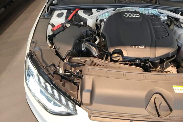 Used Audi A4L 2022 40 TFSI Luxury Dynamic Model Engine Bay Right