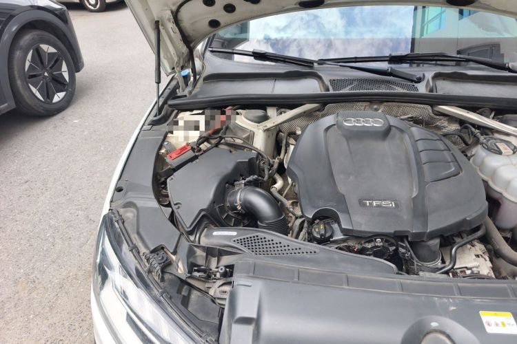 Used Audi A4L 2022 40 TFSI Luxury Dynamic Model Engine Bay Right