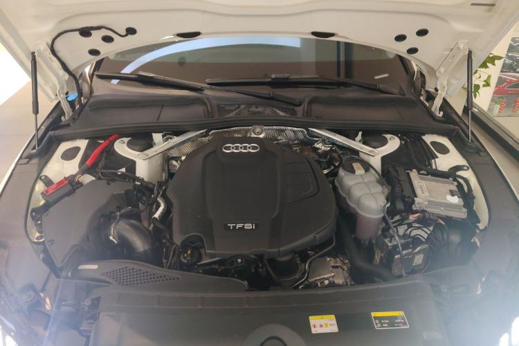 Used Audi A4L 2022 40 TFSI Luxury Dynamic Model Engine Bay