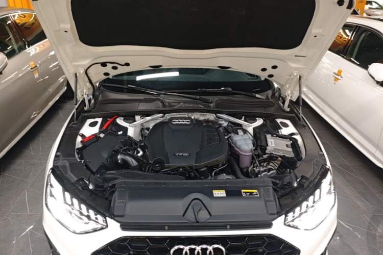 Used Audi A4L 2022 40 TFSI Luxury Dynamic Model Engine Bay