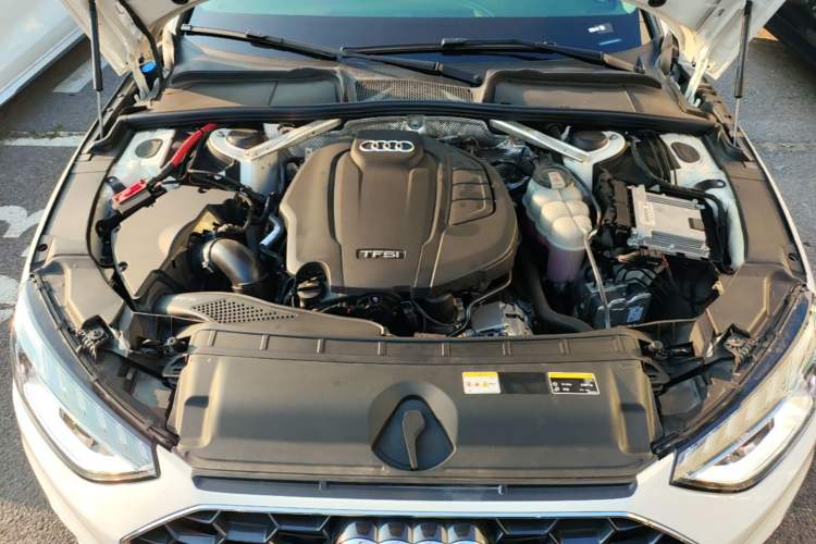 Used Audi A4L 2022 40 TFSI Fashion Dynamic Model Engine Bay