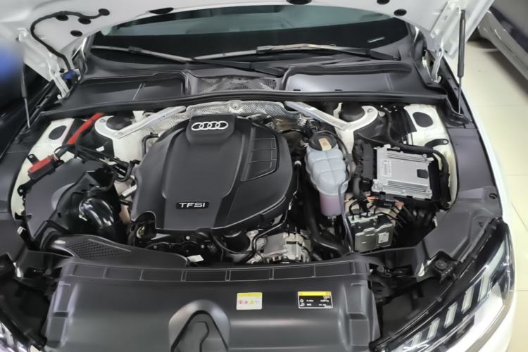 Used Audi A4L 2022 40 TFSI Fashion Dynamic Model Engine Bay
