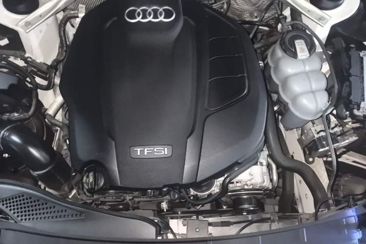 Used Audi A4L 2022 40 TFSI Fashion Dynamic Model Engine Bay