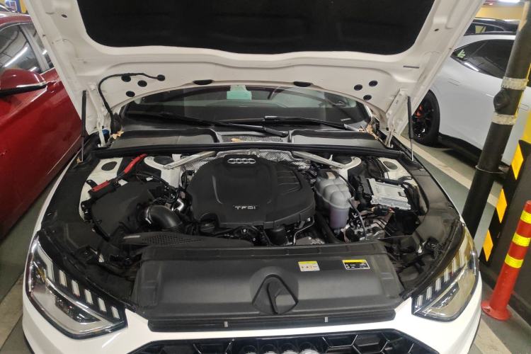 Used Audi A4L 2022 40 TFSI Luxury Dynamic Model Engine Bay