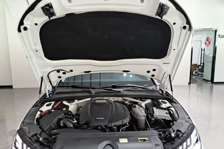 Used Audi A4L 2022 40 TFSI Luxury Dynamic Model Engine Bay