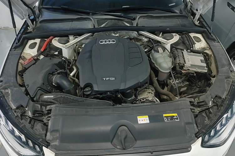 Used Audi A4L 2022 40 TFSI Luxury Dynamic Model Engine Bay