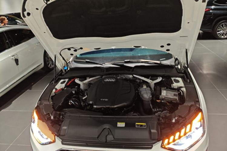 Used Audi A4L 2022 40 TFSI Fashion Dynamic Model Engine Bay