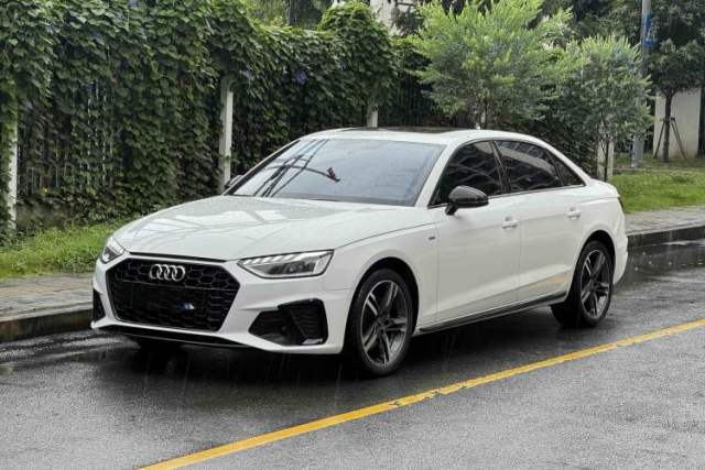 Audi A4L 2022 40 TFSI Luxury Dynamic Model с пробегом