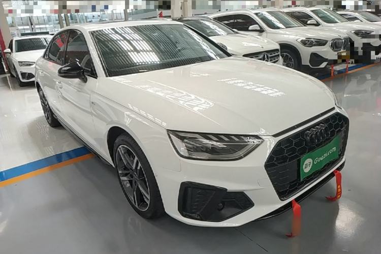 Used Audi A4L 2022 40 TFSI Luxury Dynamic Model Front Right 45 Deg