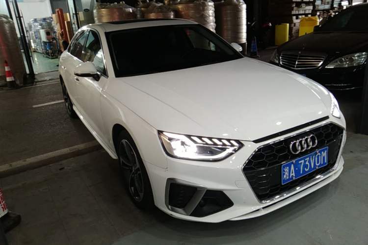Used Audi A4L 2022 40 TFSI Luxury Dynamic Model Front Right 45 Deg