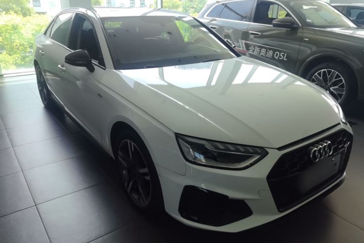 Used Audi A4L 2022 40 TFSI Luxury Dynamic Model Front Right 45 Deg