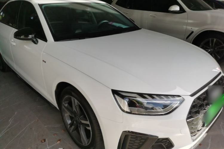Used Audi A4L 2022 40 TFSI Luxury Dynamic Model Front Right 45 Deg