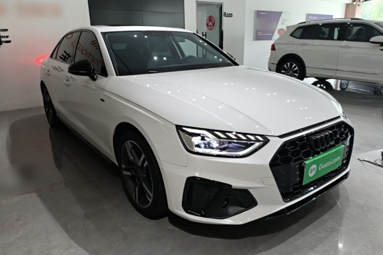 Used Audi A4L 2022 40 TFSI Luxury Dynamic Model Front Right 45 Deg