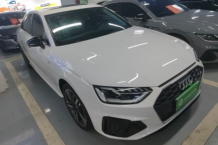 Used Audi A4L 2022 40 TFSI Luxury Dynamic Model Front Right 45 Deg