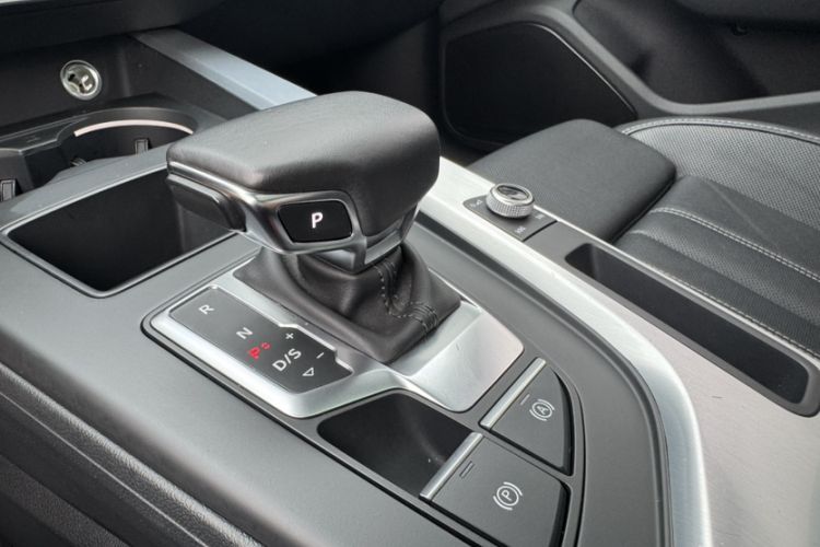 Used Audi A4L 2022 40 TFSI Fashion Dynamic Model Gear Lever