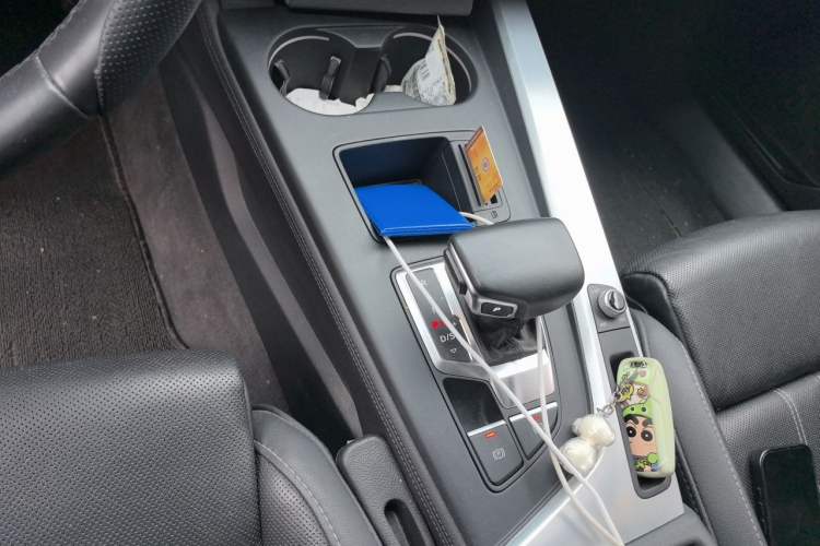 Used Audi A4L 2022 40 TFSI Luxury Dynamic Model Gear Lever