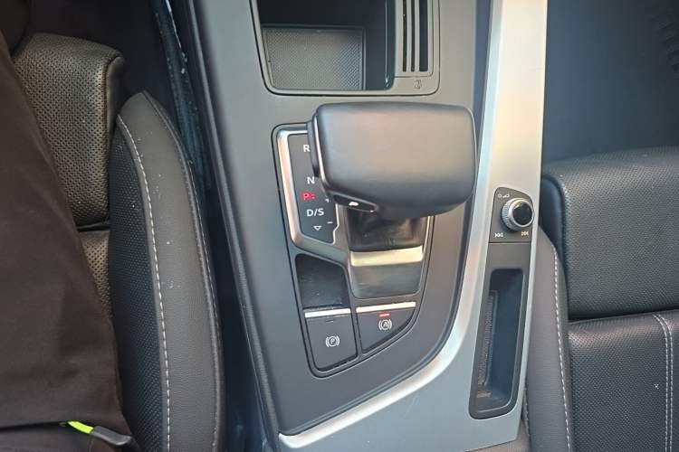 Used Audi A4L 2022 40 TFSI Fashion Dynamic Model Gear Lever