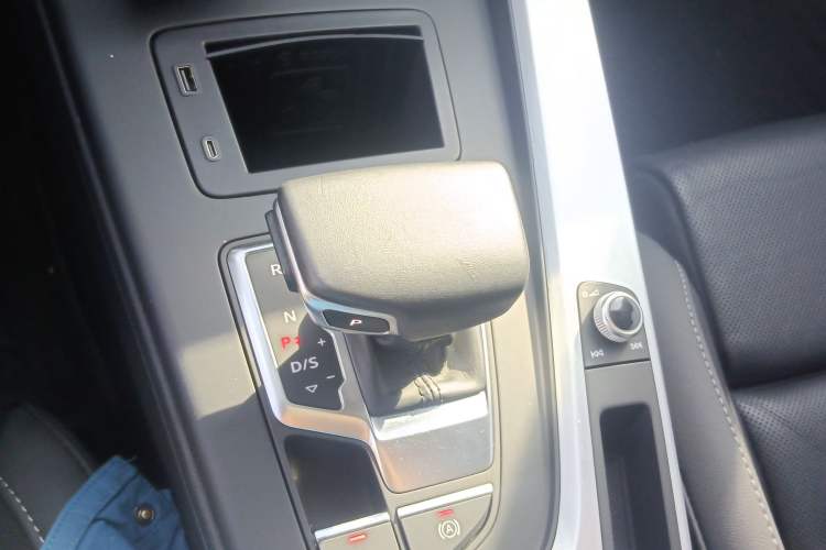 Used Audi A4L 2022 40 TFSI Fashion Dynamic Model Gear Lever