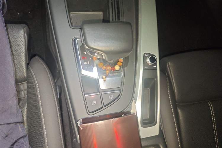 Used Audi A4L 2022 40 TFSI Fashion Dynamic Model Gear Lever