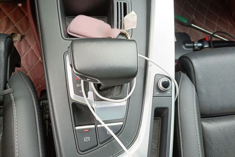 Used Audi A4L 2022 40 TFSI Fashion Dynamic Model Gear Lever