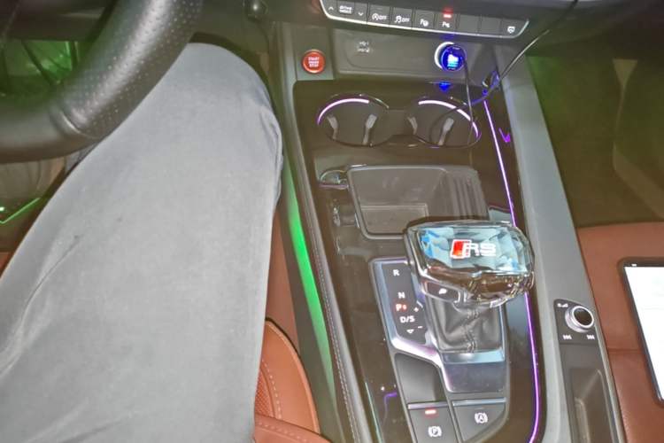 Used Audi A4L 2022 40 TFSI Luxury Dynamic Model Gear Lever