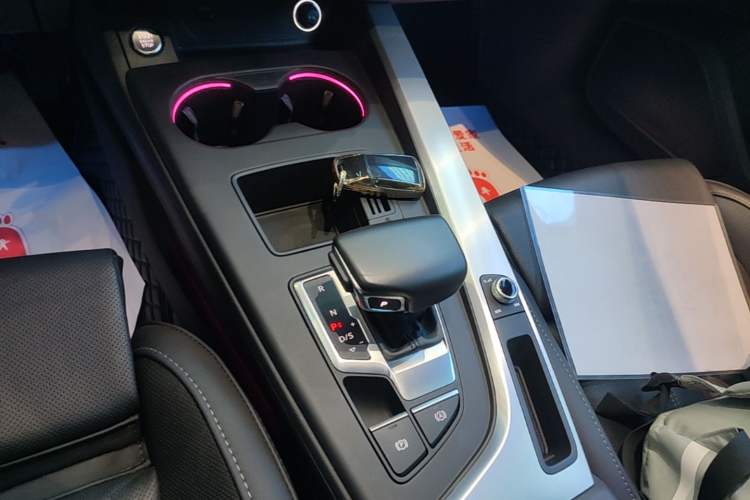 Used Audi A4L 2022 40 TFSI Fashion Dynamic Model Gear Lever