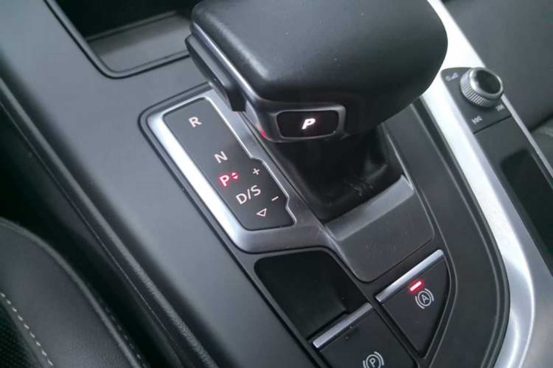 Used Audi A4L 2022 40 TFSI Fashion Dynamic Model Gear Lever