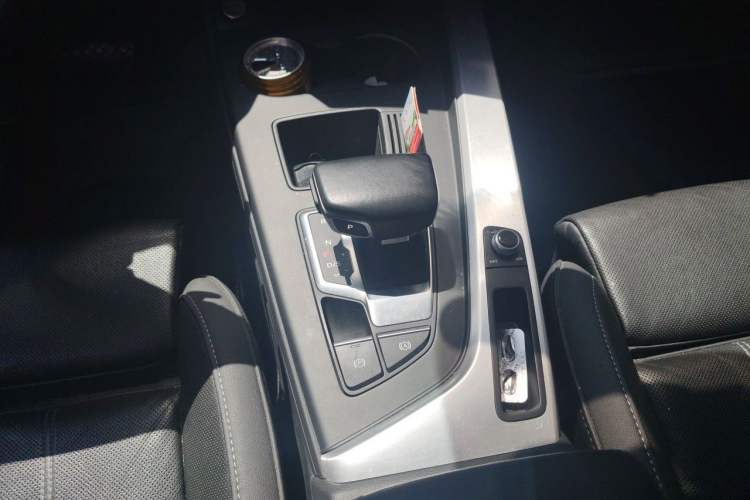 Used Audi A4L 2022 40 TFSI Fashion Dynamic Model Gear Lever