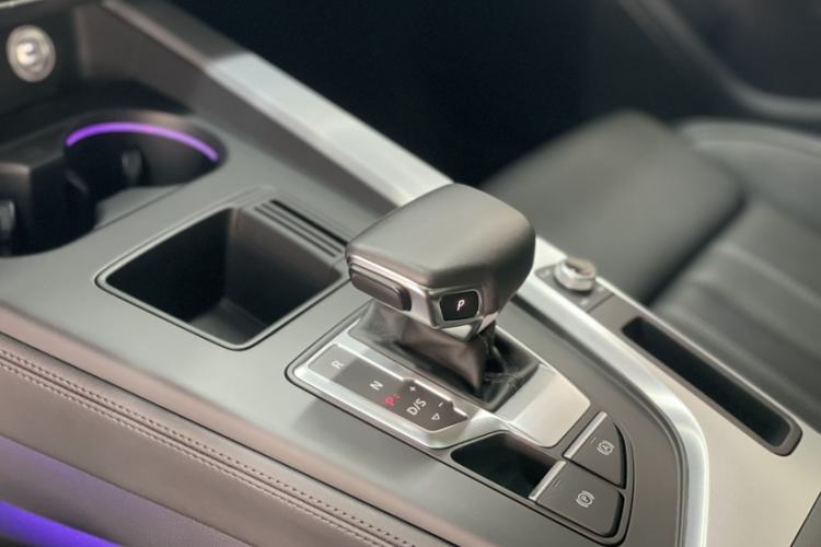 Used Audi A4L 2022 40 TFSI Luxury Dynamic Model Gear Lever