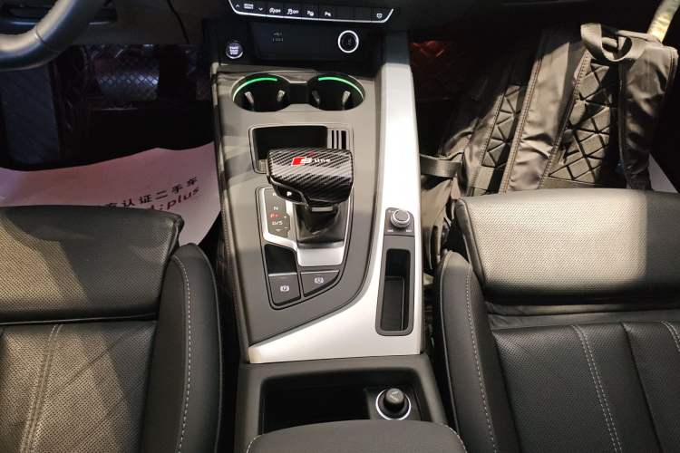 Used Audi A4L 2022 40 TFSI Luxury Dynamic Model Gear Lever