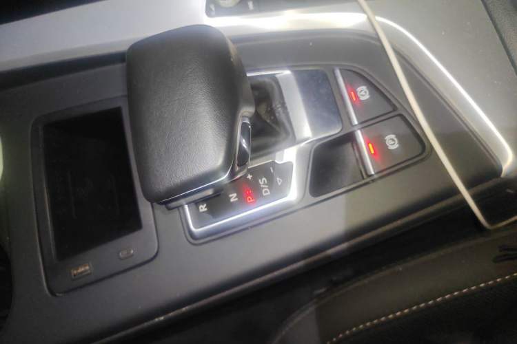 Used Audi A4L 2022 40 TFSI Fashion Dynamic Model Gear Lever