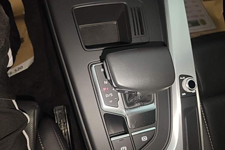 Used Audi A4L 2022 40 TFSI Fashion Dynamic Model Gear Lever