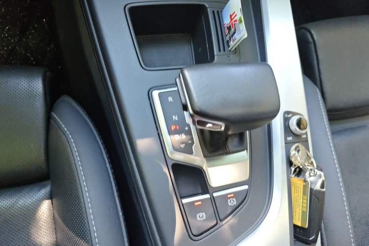 Used Audi A4L 2022 40 TFSI Luxury Dynamic Model Gear Lever