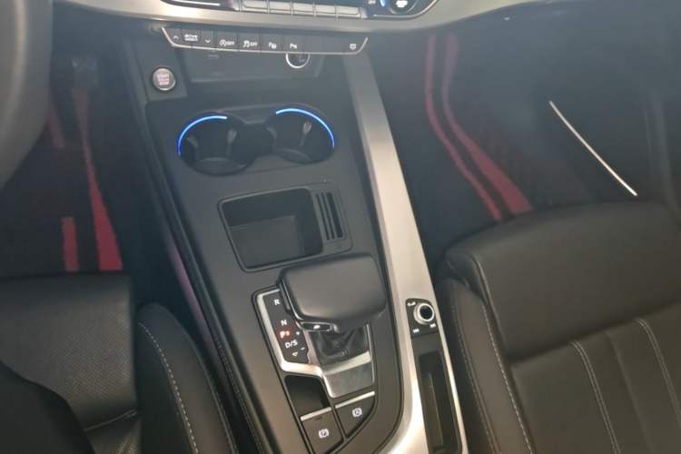 Used Audi A4L 2022 40 TFSI Luxury Dynamic Model Gear Lever