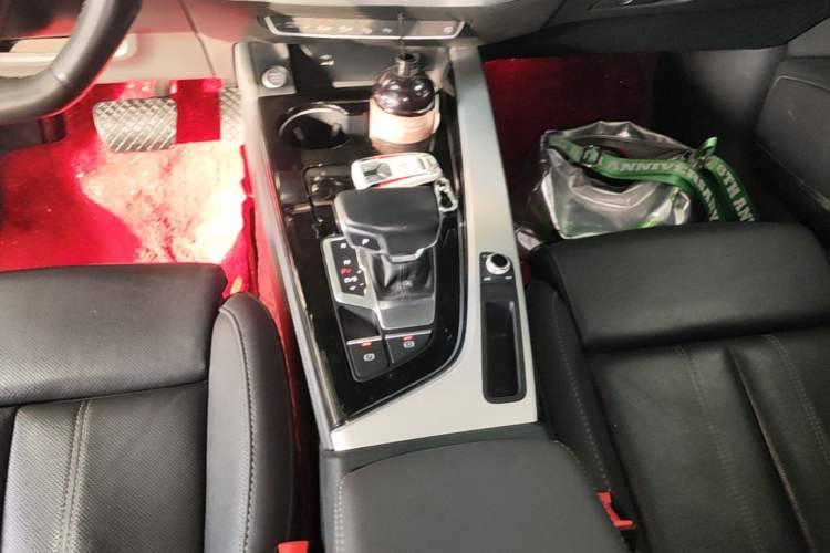 Used Audi A4L 2022 40 TFSI Luxury Dynamic Model Gear Lever