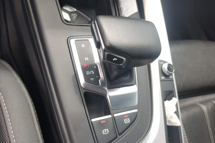 Used Audi A4L 2022 40 TFSI Fashion Dynamic Model Gear Lever