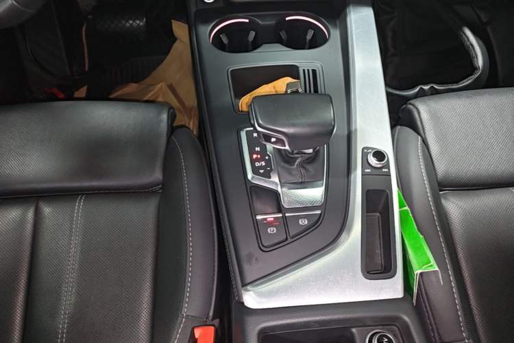 Used Audi A4L 2022 40 TFSI Luxury Dynamic Model Gear Lever