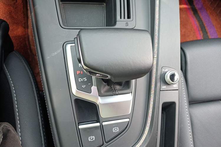 Used Audi A4L 2022 40 TFSI Luxury Dynamic Model Gear Lever