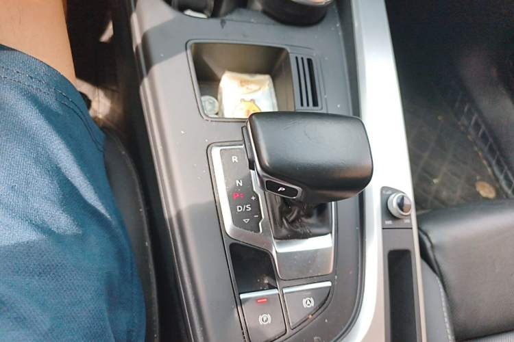 Used Audi A4L 2022 40 TFSI Fashion Dynamic Model Gear Lever