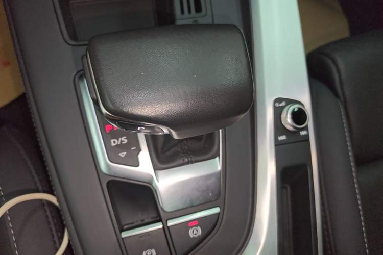 Used Audi A4L 2022 40 TFSI Luxury Dynamic Model Gear Lever