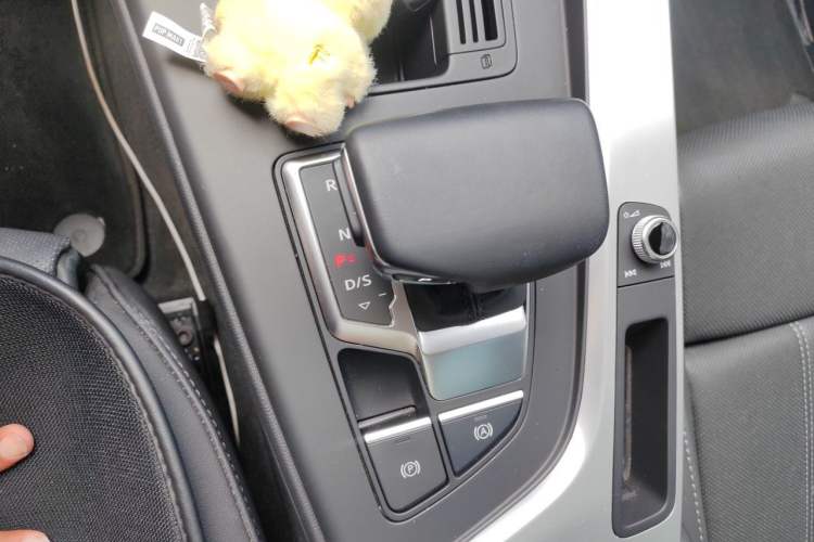 Used Audi A4L 2022 40 TFSI Fashion Dynamic Model Gear Lever