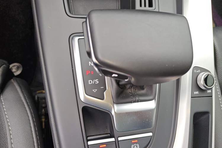 Used Audi A4L 2022 40 TFSI Fashion Dynamic Model Gear Lever