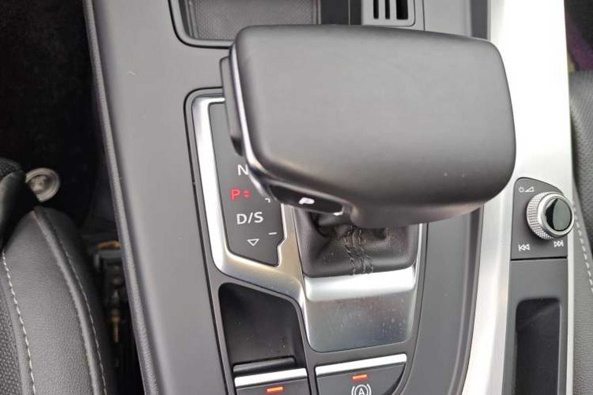 Used Audi A4L 2022 40 TFSI Fashion Dynamic Model Gear Lever