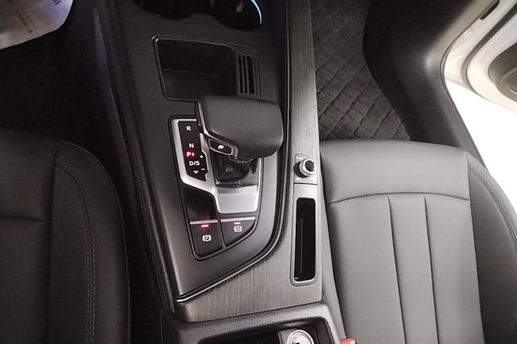 Used Audi A4L 2022 40 TFSI Stylish and Elegant Edition Gear Lever